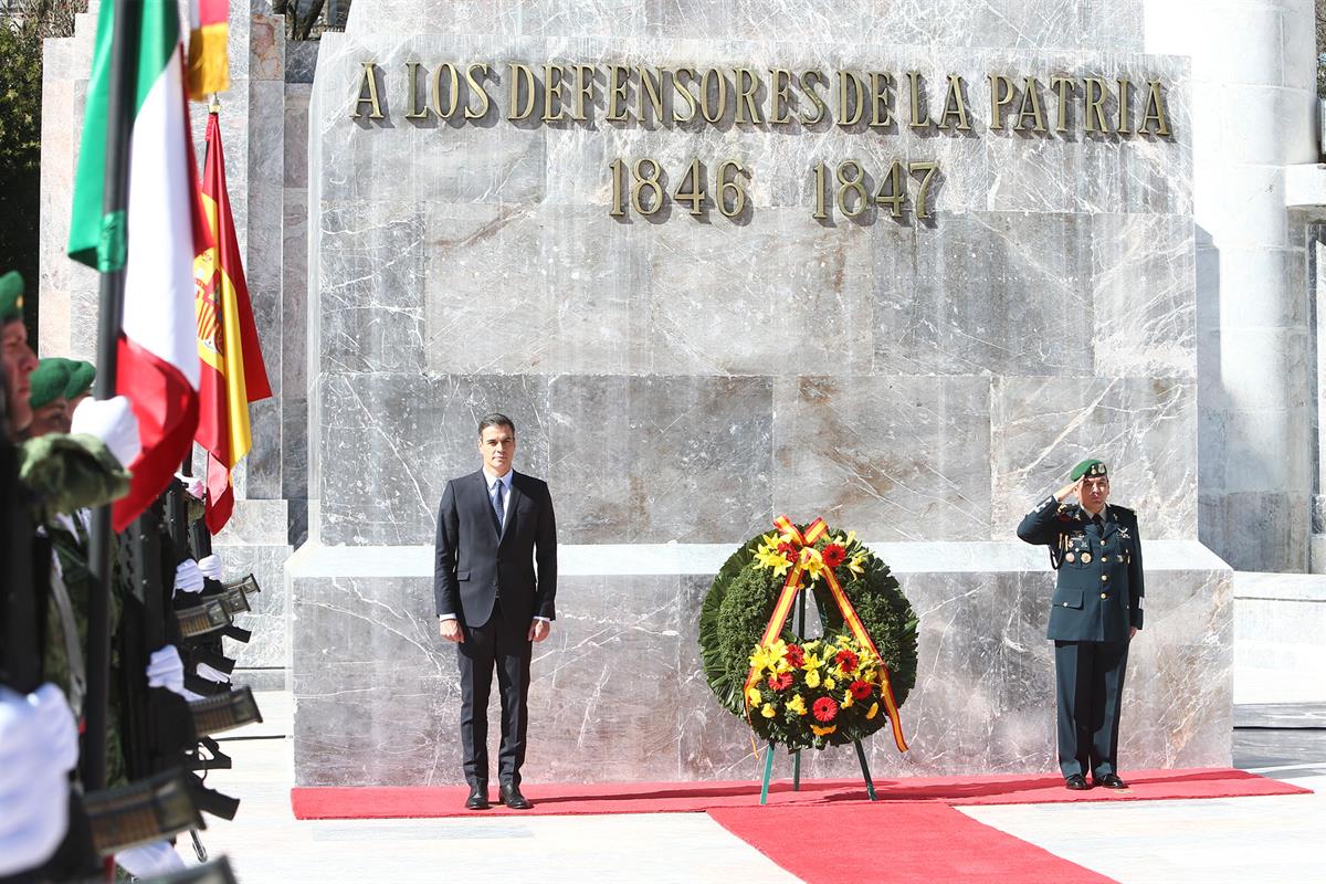 31/01/2019. Pedro Sánchez visita México. El presidente del Gobierno, Pedro Sánchez, participa en la Ofrenda Floral en el Monumento a los Niños Héroes.